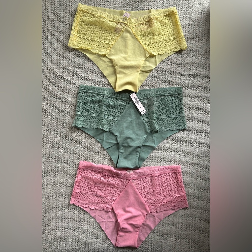 3PC VS Pink No-Show Daisy Lace Cheeky Panties-Pink, Yellow & Green Size M NWT💗💛💚